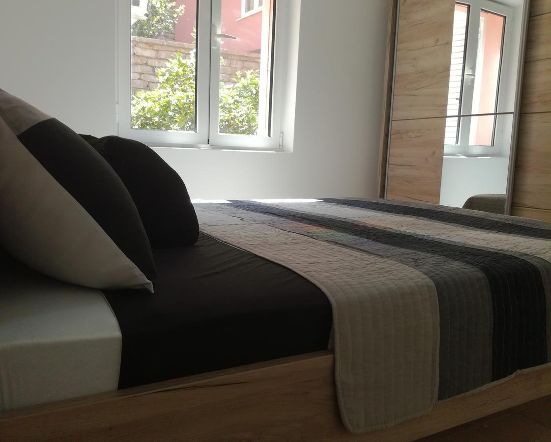 Paunovic Apartments Tivat Exterior foto